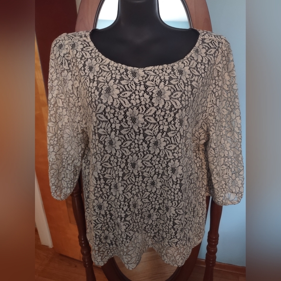Delicate lace top from LOFT. Size XL - Picture 1 of 3